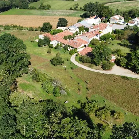 Bons Bois_Le Logis De L'Epiniere_Gite De Charme Nyaraló *